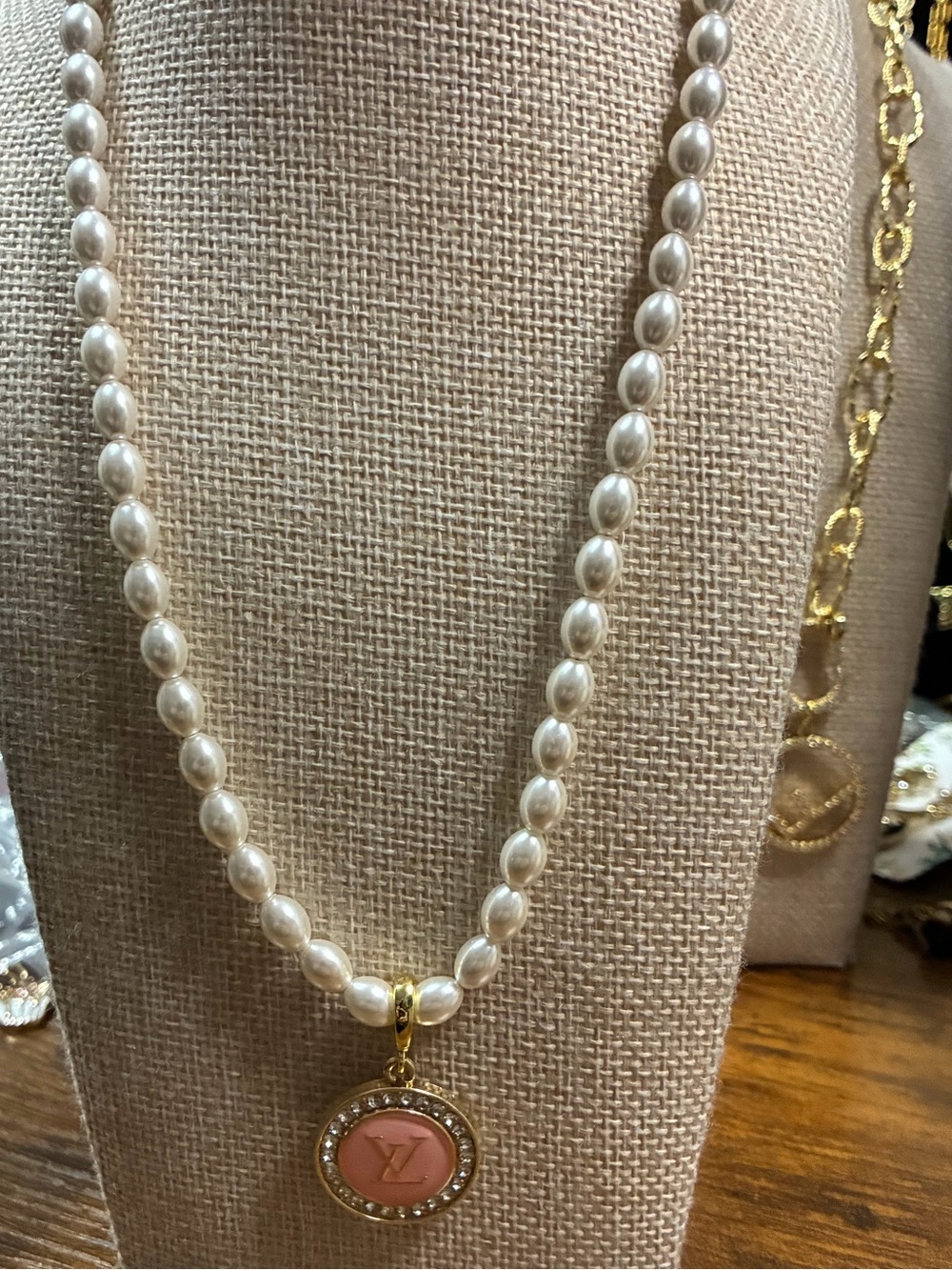 Pearl Necklace with Pink Pendant